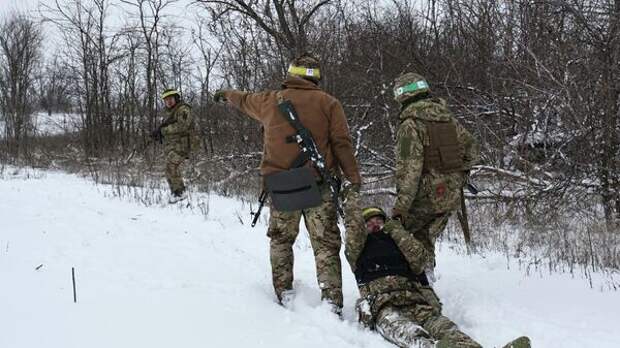 "Эффект яичной скорлупы": дезертиры ВСУ теперь бегут с оружием, а у ТЦК — проблемы с бусификацией