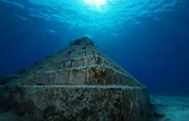 Подводная пирамида