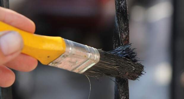 Краска по металлу: Преимущества и недостатки различных типов