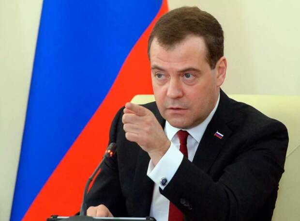 Медведев ткнул пальцем, мол связать