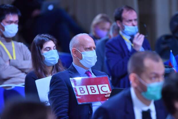 В «королевстве кривых зеркал»