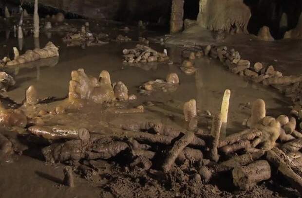 Загадочный пример искусства: Брюникельские пещерные каменные кольца.