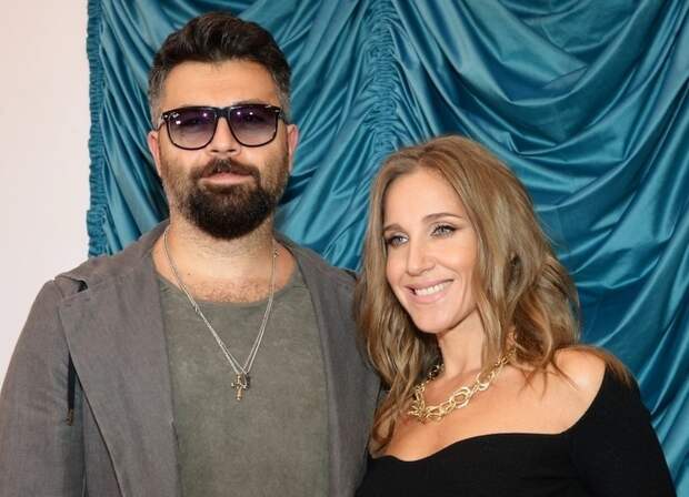 Женатого Алексея Чумакова раскритиковали за приставания к фанатке