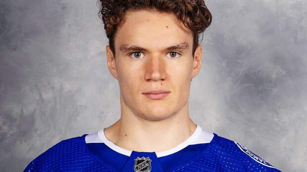 Грошев дебютировал за «Тампу» в НХЛ
