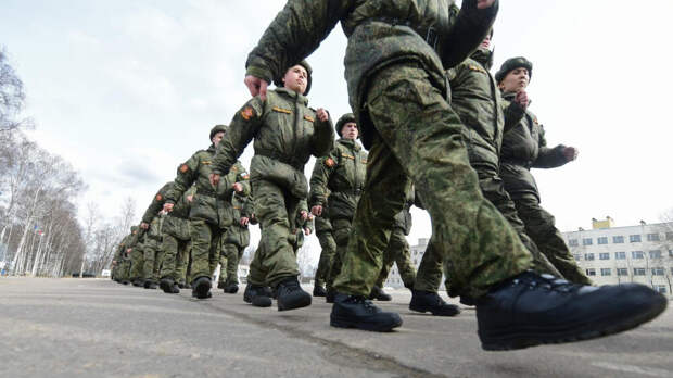 Госдума в первом чтении ужесточила правила службы для ушедших в самоволку