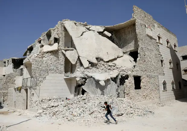 «США используют ситуацию для давления на ООН»: что известно об обстановке в сирийском лагере беженцев «Эр-Рукбан»