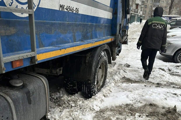 Снежная каша против города: Новосибирск тонет в весенней распутице