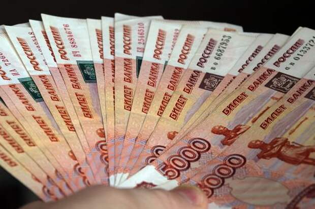 Петербургская пенсионерка передала мошенникам больше 11 млн рублей