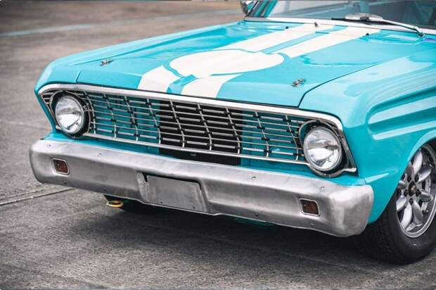 Гоночный Ford Falcon 1964 года выпуска Роуэна Аткинсона
