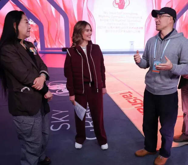 Алина Кабаева с организаторами турнира