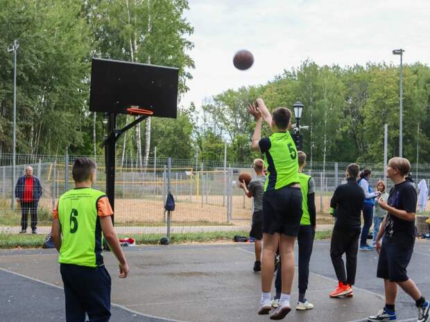 В парке «Соловьиная роща» отремонтируют спортивные площадки