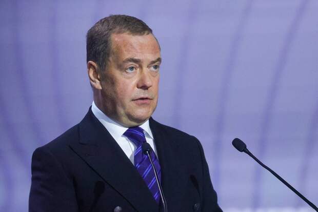Медведев назвал законными целями ВС России места производства дронов для Украины в Европе