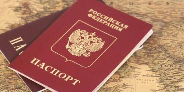 Важное изменение для путешествующих семей: детей больше не будут вписывать в загранпаспорта родителей