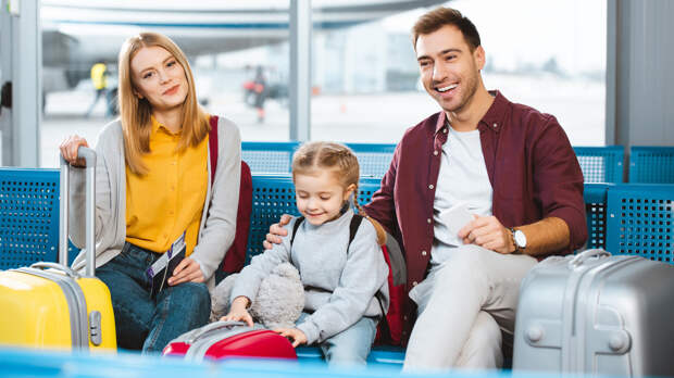 Новые правила выезда детей за границу: что надо знать родителям