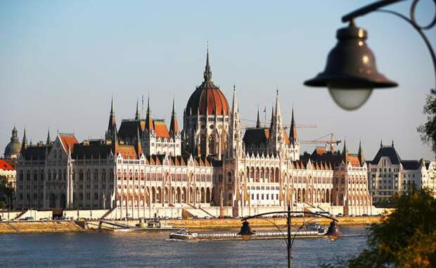 ЧП в Венгрии — сигнал Евросоюзу: Почему Орбан занимает круговую оборону