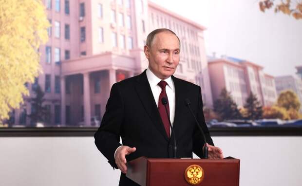 Путин поручил восстановить жилой фонд к концу лета после наводнения