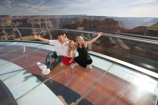 GrandCanyon12 GrandCanyon12 Головокружительная достопримечательность: стеклянная площадка над Гранд Каньоном