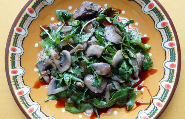 Салат с куриной печенью. Салат с куриной печенью.