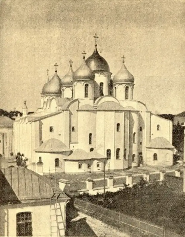 Памятники созданные в xi веке. Храм Святой Софии в Новгороде 11 век.
