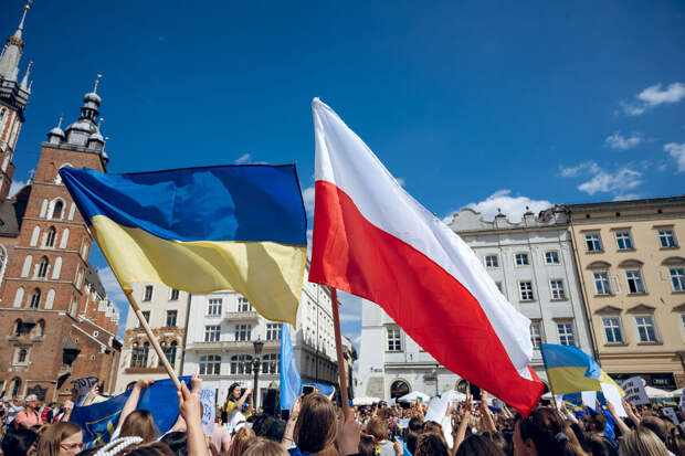 Rzeczpospolita: поляки стали хуже относиться к беженцам с Украины