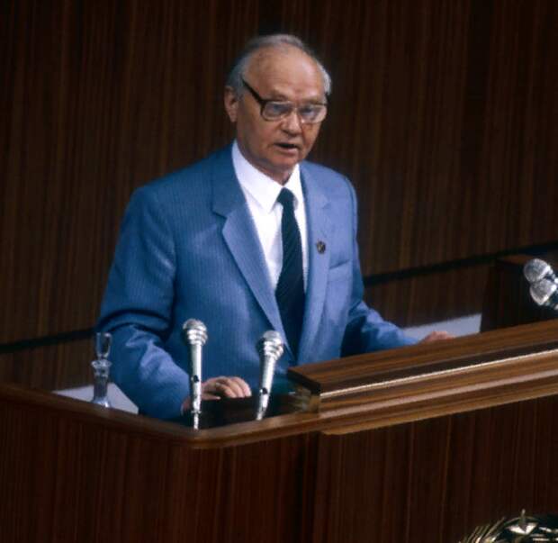 В.А.Крючков (1924-2007), председатель КГБ СССР (1988-1991). Фото из открытого доступа.