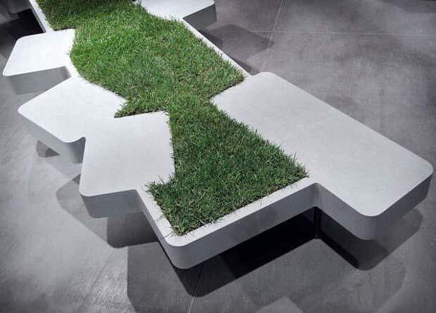 Скамья-банкетка из бетона с травяной отделкой. Фото с сайта http://www.mundo-casas.com