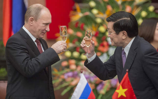 Между Китаем и США. Путин летит во Вьетнам с альтернативой