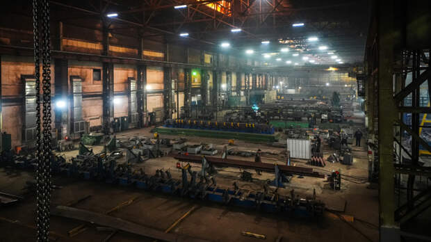 Молодые уходят, пенсионеры остаются: россияне отказываются работать на заводе