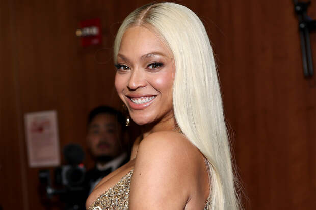 Бейонсе пришла на светский вечер в прозрачном корсете