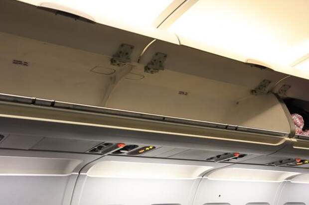 Самолет с пассажирами из Шанхая кружил над Петербургом почти сутки