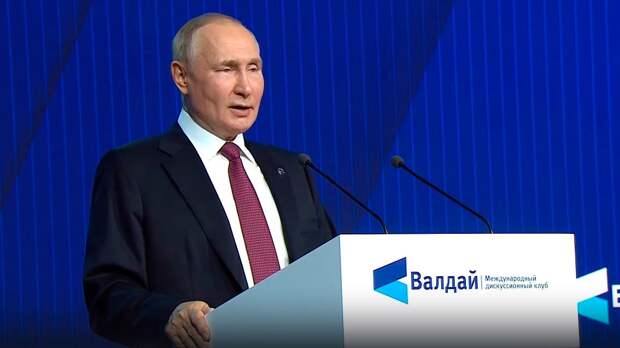 Путин: Москва поддерживает связь с Парижем