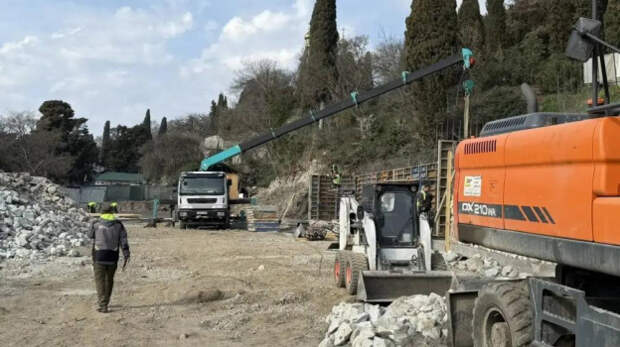 В Алупке строят концертную площадку на 1200 мест