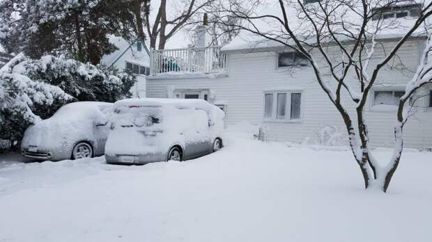 Ужас! Снежная лавина с крыши убила мужчину