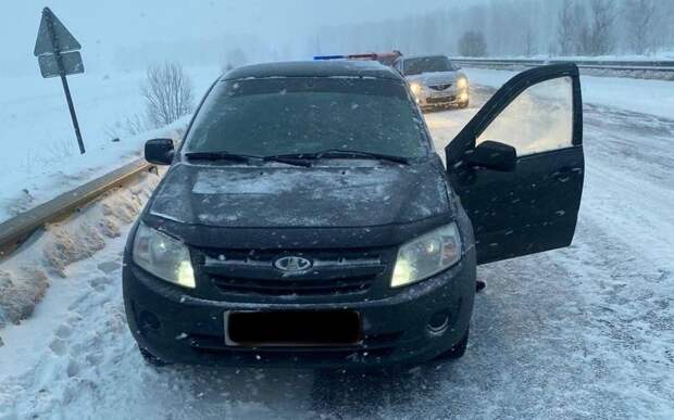 Сотрудники ДПС помогли водителю сломавшейся машины в Рязанской области