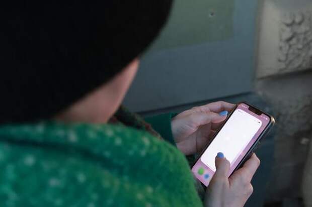 Бывший возлюбленный жительницы Ленобласти набросился на нее и укусил за щеку