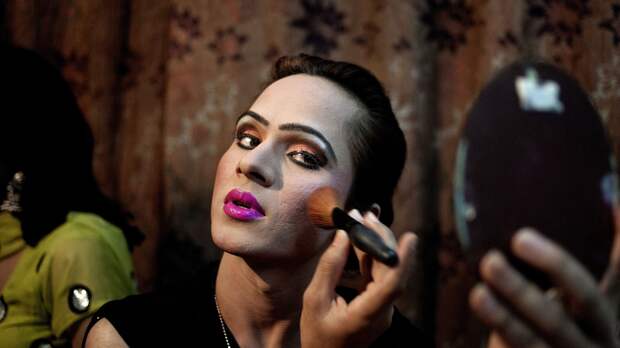 "Закат мании". На Западе паника: трансы оказались на грани вымирания