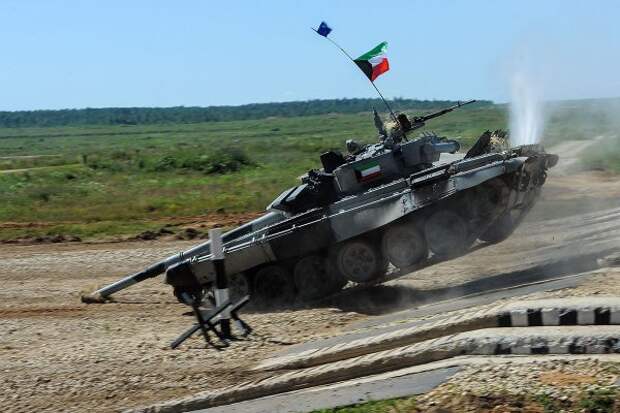 Дулом в землю: Экипаж Кувейта опозорил русский Т-72 на «танковом биатлоне»