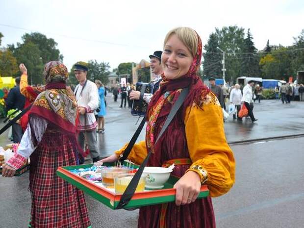 Вологда неделю. Ярмарка Вологда. Ярмарка Вологодская область. Вологодская ярмарка вологодские продукты на Ярмарке в Вологде. Вести Вологда ярмарка.