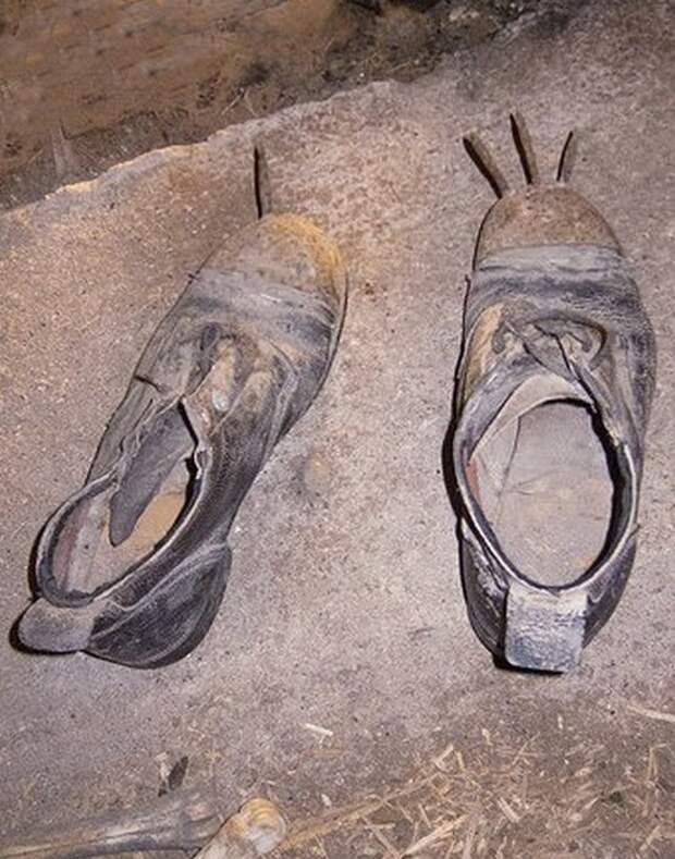 Ботинки с гвоздями.
