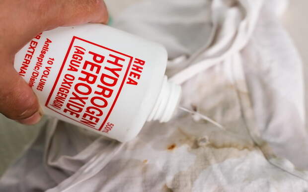 Для отбеливания вещей и еще 7 способов, как использовать перекись водорода не по назначению