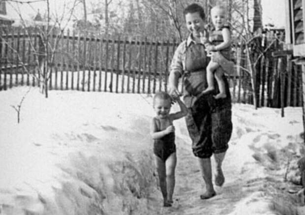 Лена Никитина со своими детьми