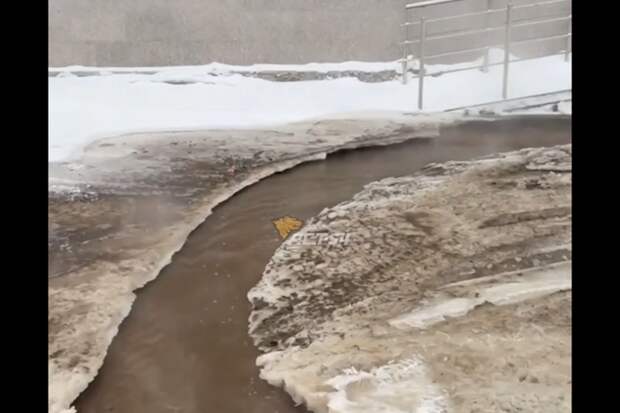 Коммунальный прорыв произошел на Сакко и Ванцетти в Новосибирске