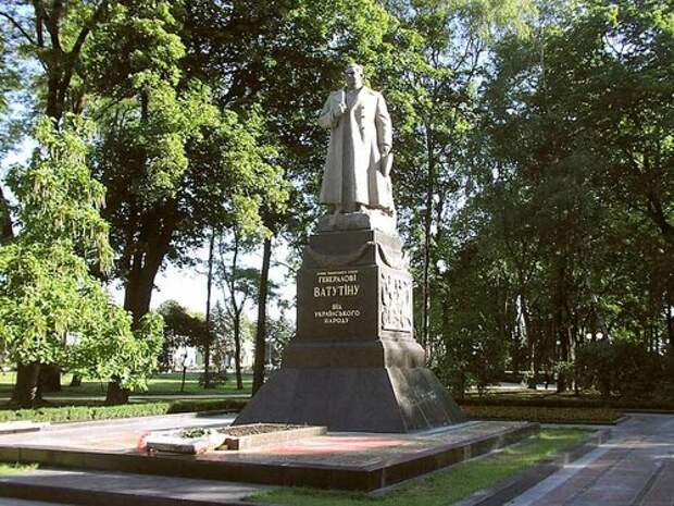 На Украине захотели перезахоронить генерала Ватутина из могилы в центре Киева