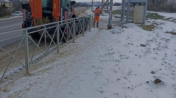 Больше 100 тысяч «квадратов» в Крыму очистили от снега за минувшие сутки