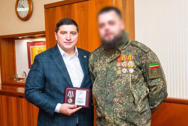 Глава Нижнекамского района получил медаль Z «Труженик тыла» от участника СВО