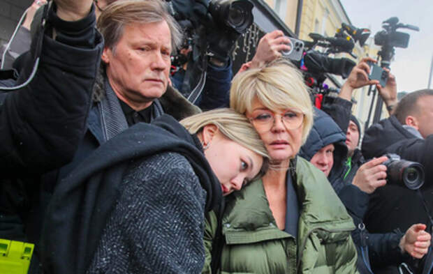 Гордин оставил Меньшову в день смерти Алентовой: правда стала известна только сейчас