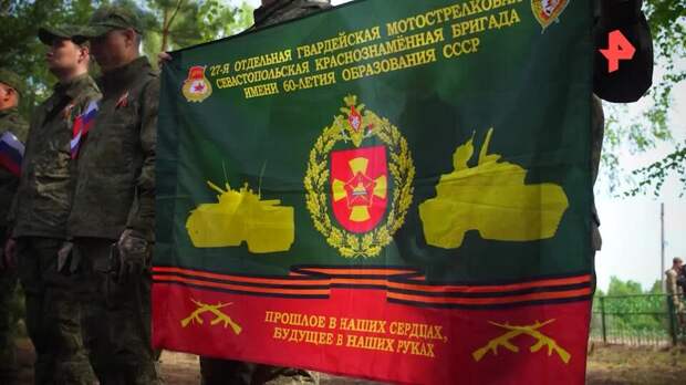 Российские военные восстановили монумент героям ВОВ в селе Булавиновка в ЛНР