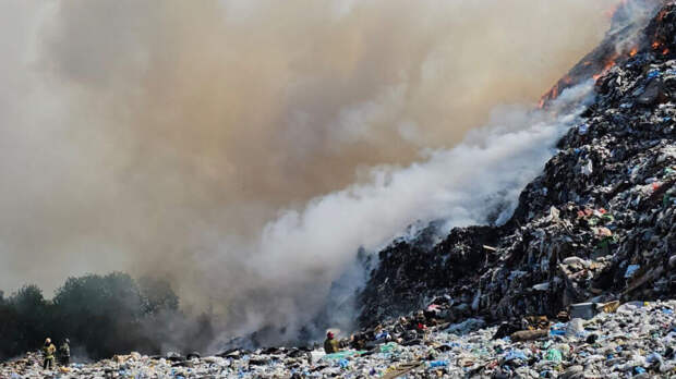 Под Тосно на площади 1200 кв. м. загорелся мусорный полигон