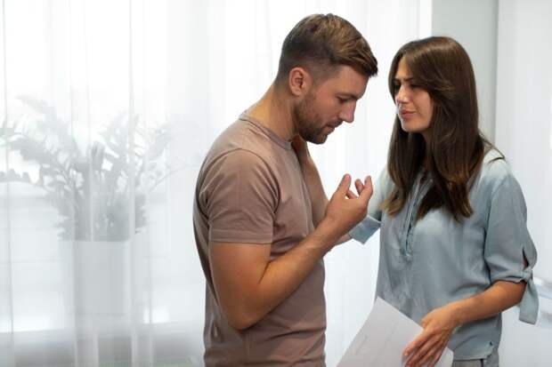 «Женщина должна терпеть»: истории тех, кто узнал о переписке мужа слишком поздно