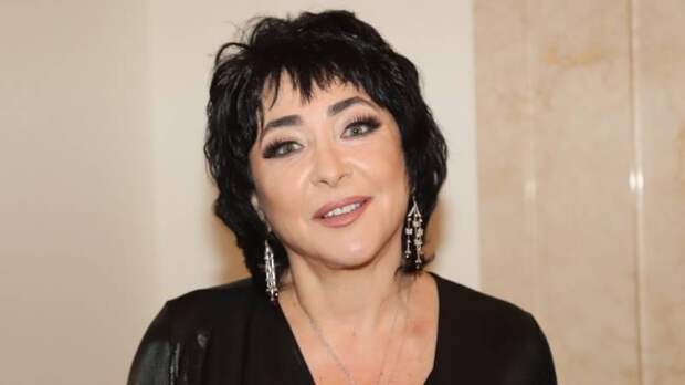 Лолита поддержала Бузову после скандала с Клавой Кокой на отдыхе в Куршавеле